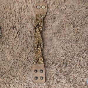 Glowing gold paparazzi bracelet